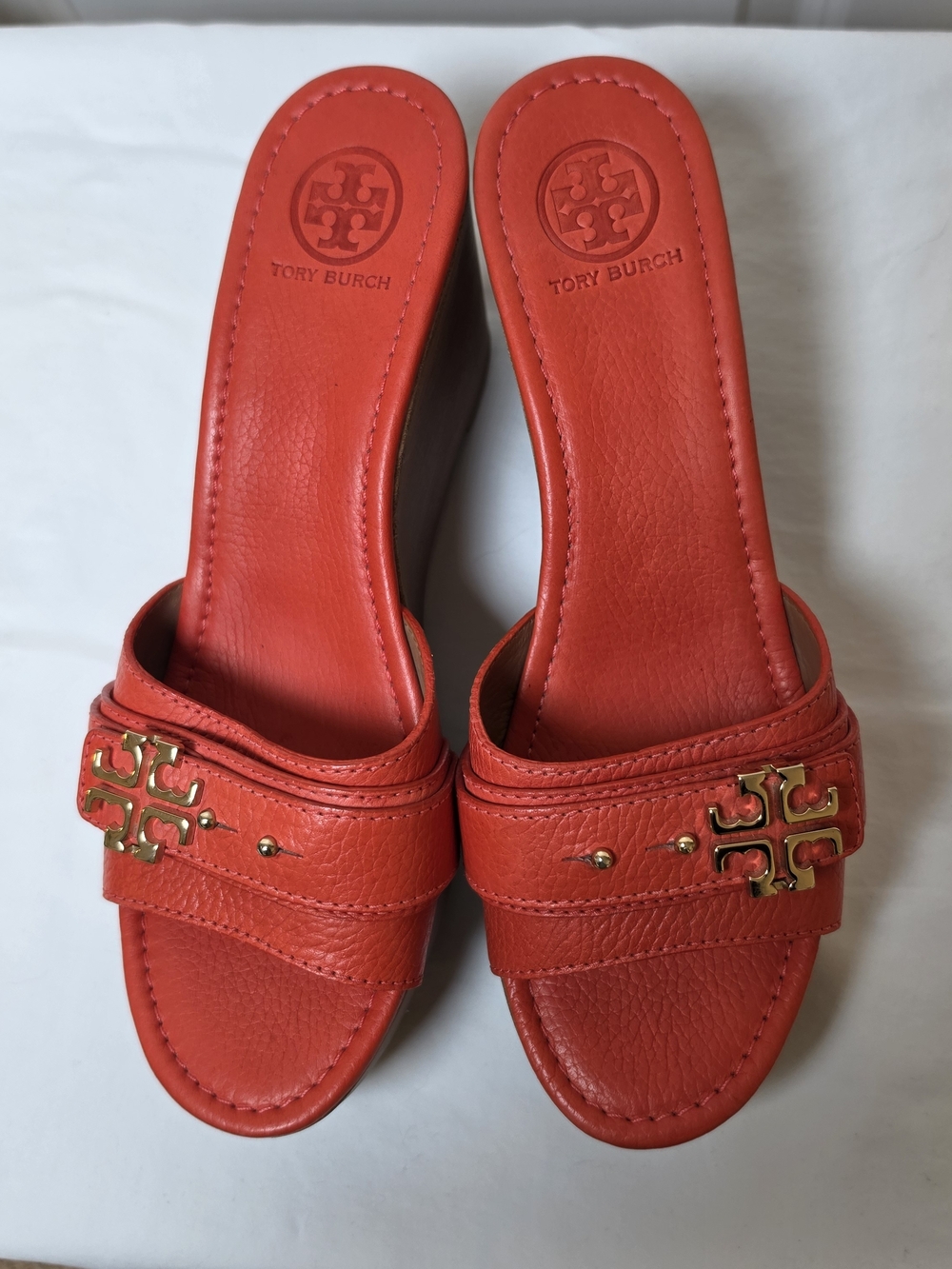 TORY BURCH CORAL ORANGE LEATHER WEDGE SLIDES GOLD LOGO PLATFORM SANDALS SIZE 11M